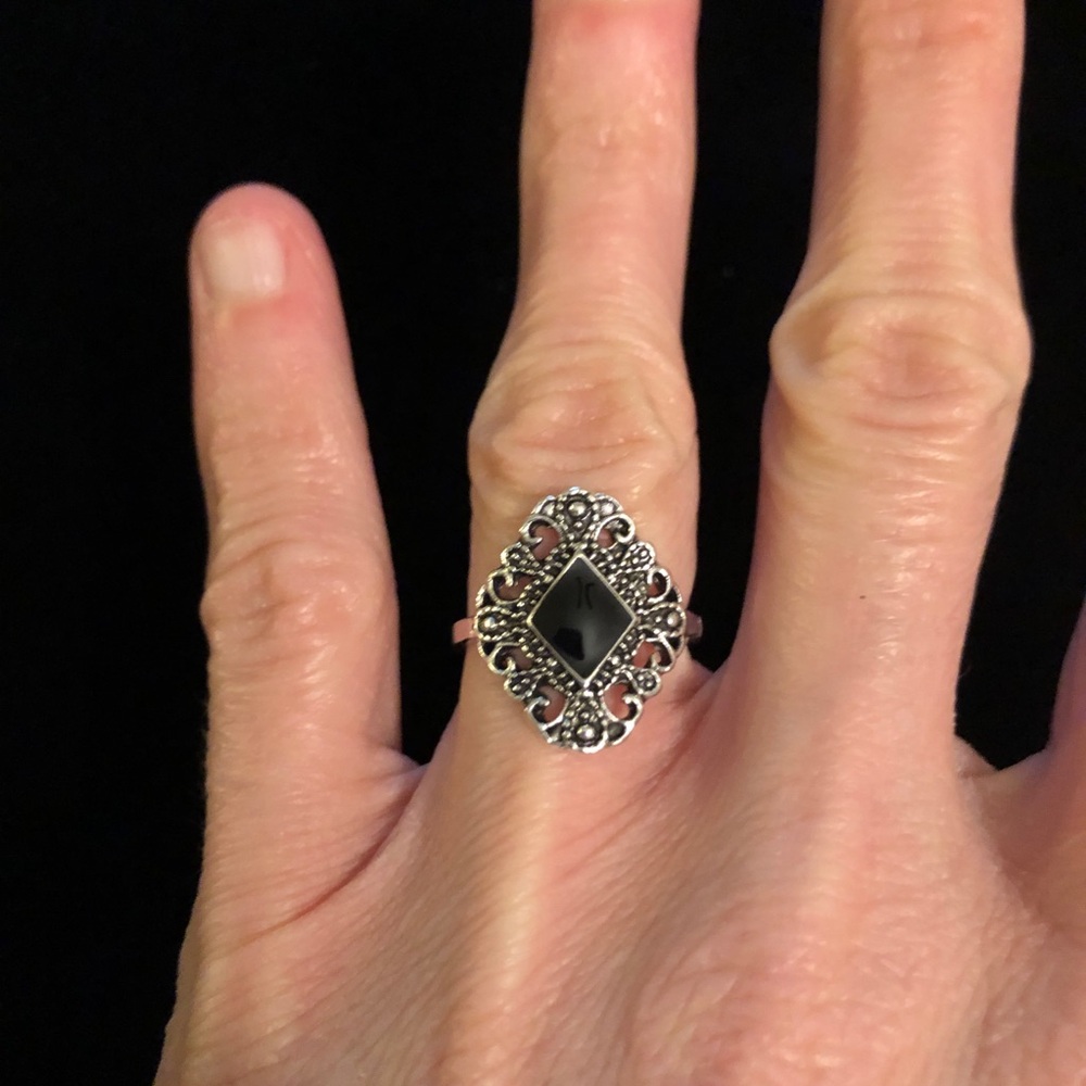 Elegant Black Silver Ring - Picture 1 of 8